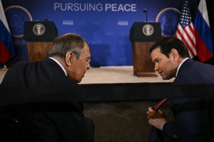 În urma zvonurilor legate de marginalizarea sa, Lavrov reapare și declară că a primit un mesaj din partea americanilor și este dispus să se întâlnească cu Rubio. În urma zvonurilor legate de marginalizarea sa, Lavrov reapare și declară că a primit un mesaj din partea americanilor și este dispus să se întâlnească cu Rubio.