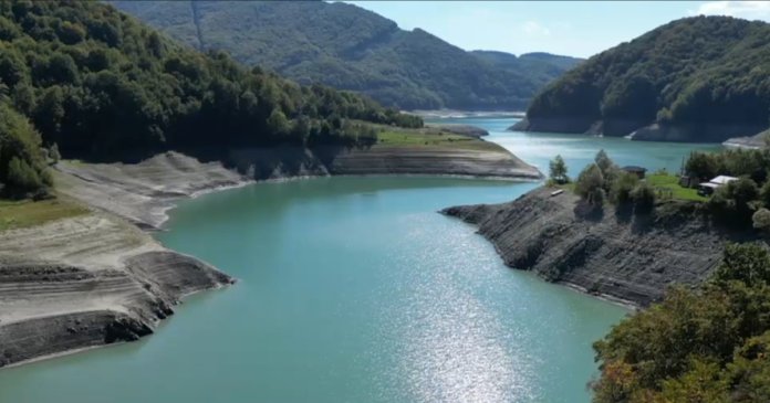 Informație de Urdentă de la Apele Române: Condițiile Procesării Apei din Barajul Paltinu, Prahova Informație de Urdentă de la Apele Române: Condițiile Procesării Apei din Barajul Paltinu, Prahova