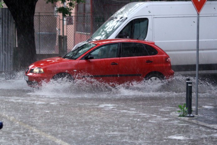 Severe weather conditions in Romania: rain, sleet, and snow. Yellow code warning in 8 counties. Severe weather conditions in Romania: rain, sleet, and snow. Yellow code warning in 8 counties.