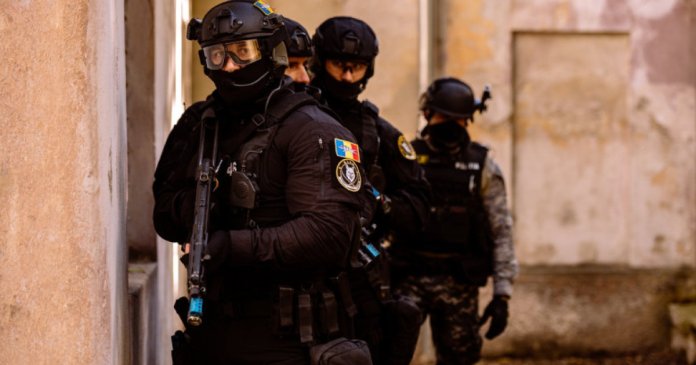 Acte false românești pentru oligarhii din Rusia. Procurorii de la ICCJ au efectuat 37 de percheziții la domiciliu într-un caz de mari proporții. Acte false românești pentru oligarhii din Rusia. Procurorii de la ICCJ au efectuat 37 de percheziții la domiciliu într-un caz de mari proporții.