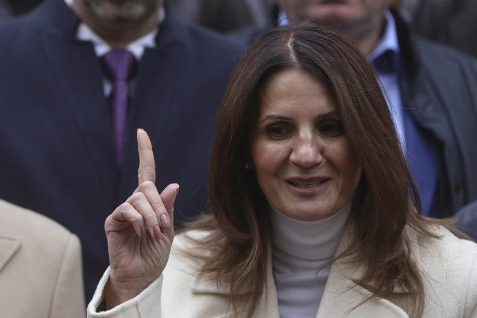 Anca Alexandrescu reproșează Recorder Anca Alexandrescu reproșează Recorder. Ion Cristoiu, invocat de Realitatea, protestează că TVR 1 a transmis documentarul