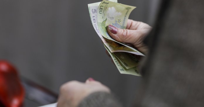 Aproape 883 Aproape 883.000 de cetățeni români beneficiază de indemnizația socială pentru pensionari