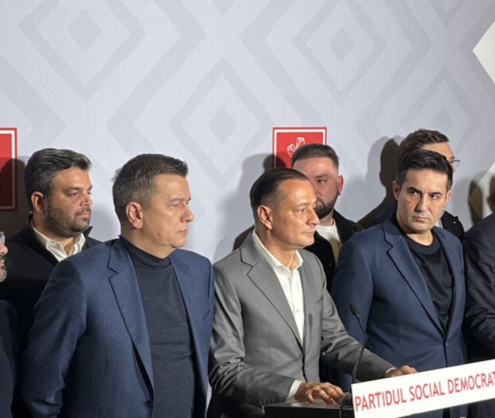 Articol. Noaptea votului în București: calm și consolare amară la formațiuni. PSD nu a câștigat Capitala, însă nu se declară înfrânt. Articol. Noaptea votului în București: calm și consolare amară la formațiuni. PSD nu a câștigat Capitala, însă nu se declară înfrânt.