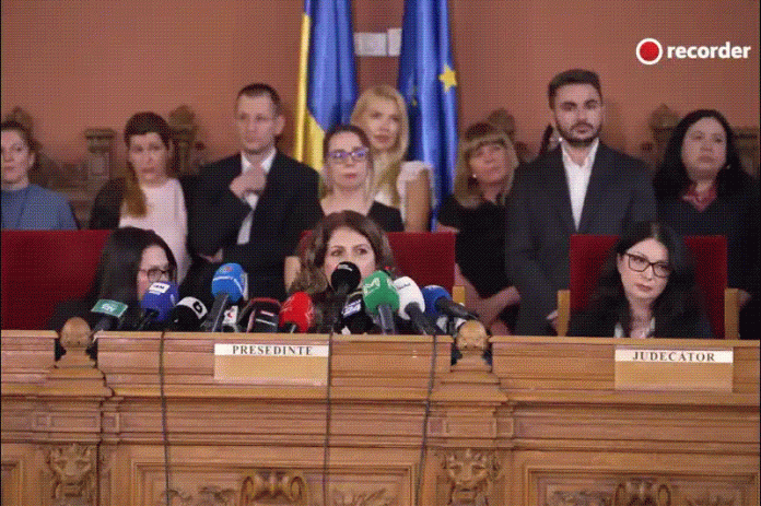 Controversa stârnită de o reuniune organizată de Lia Savonea la Înalta Curte / Savonea: Completurile actuale nu vor fi desființate Controversa stârnită de o reuniune organizată de Lia Savonea la Înalta Curte / Savonea: Completurile actuale nu vor fi desființate