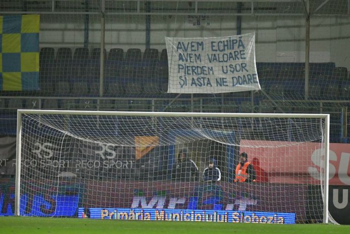 Glumă tristă! Banner-ul expus în Slobozia - FCSB: „Avem echipă, avem valoare.. Glumă tristă! Banner-ul expus în Slobozia - FCSB: „Avem echipă, avem valoare...”