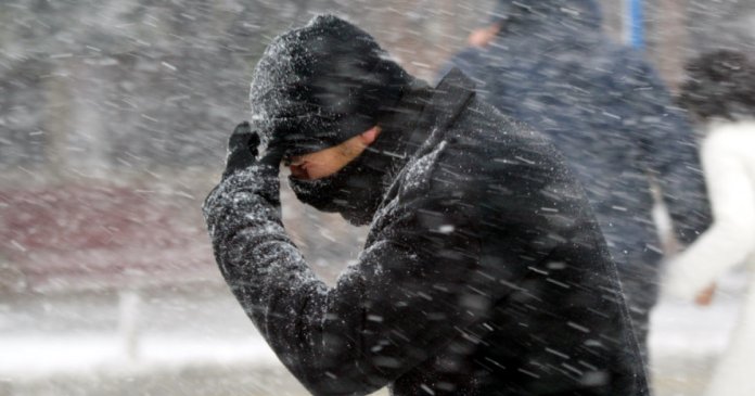 Intense Weather in Romania: Yellow Warning in 23 Counties and Orange Blizzard Alert in the Mountains with Winds Reaching up to 140 km/h Intense Weather in Romania: Yellow Warning in 23 Counties and Orange Blizzard Alert in the Mountains with Winds Reaching up to 140 km/h