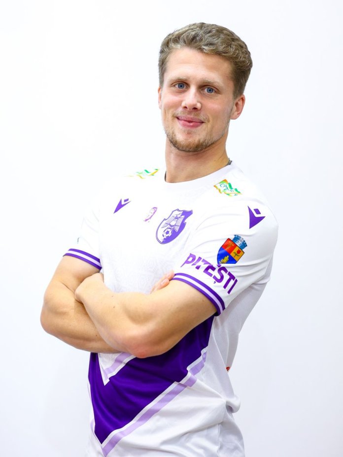 Întoarcere impresionantă în Superliga! Ex-jucătorul de la Rapid a parafat contractul Întoarcere impresionantă în Superliga! Ex-jucătorul de la Rapid a parafat contractul