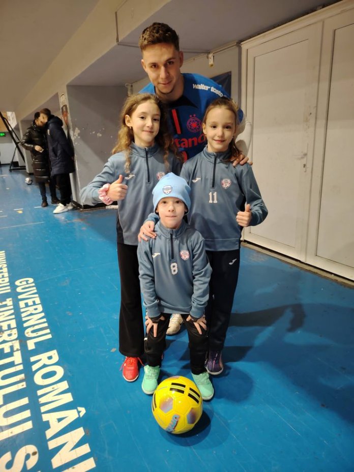 Louis Munteanu, prima reacție după ce a îmbrăcat cămașa FCSB: „Acesta a fost motivul acțiunii mele!” Louis Munteanu, prima reacție după ce a îmbrăcat cămașa FCSB: „Acesta a fost motivul acțiunii mele!”