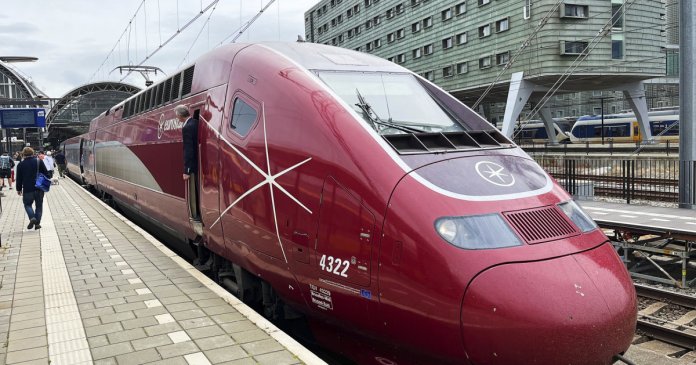 Situație îngrijorătoare în tunelul sub Canalul Mânecii: Anularea operării trenurilor Eurostar Situație îngrijorătoare în tunelul sub Canalul Mânecii: Anularea operării trenurilor Eurostar