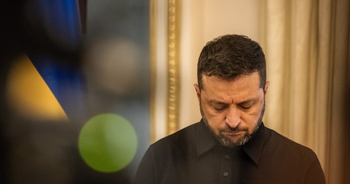 „Ucraina deschisă să abandoneze solicitarea de a se alătura NATO”, declară Zelenski „Ucraina deschisă să abandoneze solicitarea de a se alătura NATO”, declară Zelenski. Cu o condiție