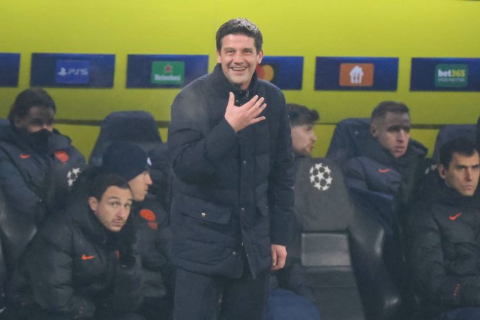 Cristi Chivu discută despre realizările cu Borussia Dortmund și răspunsul său la o eventuală întâlnire cu Mourinho în play-off. Cristi Chivu discută despre realizările cu Borussia Dortmund și răspunsul său la o eventuală întâlnire cu Mourinho în play-off.