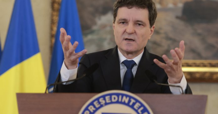 Nicușor Dan a parafat Legea pensiilor private, în urma ajustărilor cerute de CCR. Nicușor Dan a parafat Legea pensiilor private, în urma ajustărilor cerute de CCR.