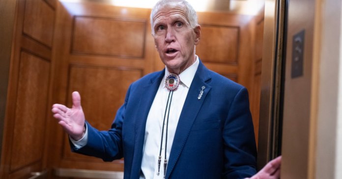 „Saturat de ignoranță”: Un senator republican contesta afirmațiile lui Stephen Miller referitoare la Groenlanda „Saturat de ignoranță”: Un senator republican contesta afirmațiile lui Stephen Miller referitoare la Groenlanda