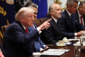 Trump declară că Putin a acceptat să nu bombardeze Kievul „pentru o perioadă de o săptămână” Trump declară că Putin a acceptat să nu bombardeze Kievul „pentru o perioadă de o săptămână”