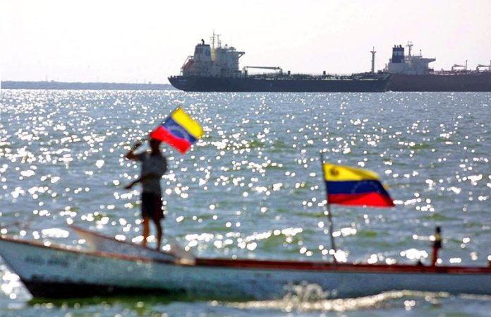 Venezuela are resurse petroliere, însă se întâlnește cu o imensă datorie externă Venezuela are resurse petroliere, însă se întâlnește cu o imensă datorie externă. Care sunt „vulturii” care așteaptă să-și recupereze fondurile?