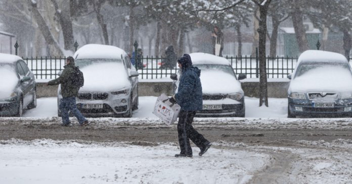 Vreme severă în țară: oficialii acționează pentru curățarea zăpezii și remedierea defectelor. Comandamentul de iarnă a fost convocat la Ministerul Afacerilor Interne. Vreme severă în țară: oficialii acționează pentru curățarea zăpezii și remedierea defectelor. Comandamentul de iarnă a fost convocat la Ministerul Afacerilor Interne.