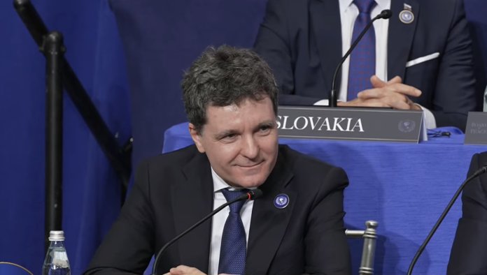 Ce neglijează cei care susțin că președintele Nicușor Dan nu trebuia să fie la Consiliul pentru Pace Ce neglijează cei care susțin că președintele Nicușor Dan nu trebuia să fie la Consiliul pentru Pace