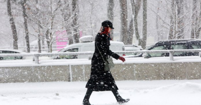 Meteorologii anticipează frig, precipitații sub formă de ninsoare și un strat de zăpadă de 9 centimetri în București. Previziunea pentru zilele următoare. Meteorologii anticipează frig, precipitații sub formă de ninsoare și un strat de zăpadă de 9 centimetri în București. Previziunea pentru zilele următoare.