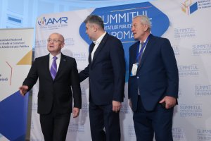 Un lider PSD îl blamează pe Ciolacu și îi transmite o notificare lui Sorin Grindeanu: „Ai făcut sau nu un deficit de 9,3%? 30 de miliarde de euro, irosiți ca la câini” Un lider PSD îl blamează pe Ciolacu și îi transmite o notificare lui Sorin Grindeanu: „Ai făcut sau nu un deficit de 9,3%? 30 de miliarde de euro, irosiți ca la câini”