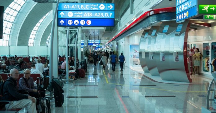 Aeroportul din Dubai a fost atacat de o dronă iraniană. Toate zborurile sunt suspendate. Aeroportul din Dubai a fost atacat de o dronă iraniană. Toate zborurile sunt suspendate.