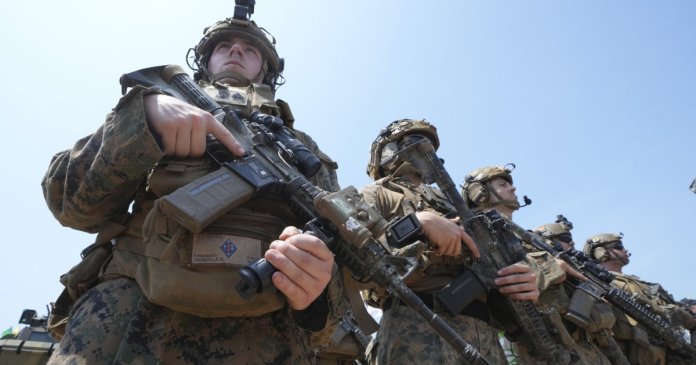 Ce ar putea implica desfășurarea a 17.000 de militari americani în Orientul Mijlociu. În 2003, invazia Irakului a... Ce ar putea implica desfășurarea a 17.000 de militari americani în Orientul Mijlociu. În 2003, invazia Irakului a...