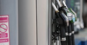 Conținutul ordonanței referitoare la carburanți: Executivul fixează un limită pentru marja comercială și limitează exporturile. Până... Conținutul ordonanței referitoare la carburanți: Executivul fixează un limită pentru marja comercială și limitează exporturile. Până...