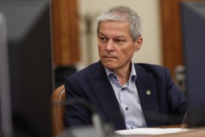 Dacian Cioloș își anunță intenția de a candida pentru conducerea unei organizații internaționale, susținut de Nicușor Dan. Dacian Cioloș își anunță intenția de a candida pentru conducerea unei organizații internaționale, susținut de Nicușor Dan.