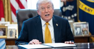 Donald Trump izolează Iranul: câți ani vor fi necesari pentru reconstrucția națiunii conform perspectivei președintelui... Donald Trump izolează Iranul: câți ani vor fi necesari pentru reconstrucția națiunii conform perspectivei președintelui...