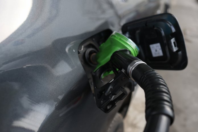 Ilie Bolojan declară că acciza va fi redusă „în prima etapă” doar pentru motorină, nu și pentru benzină. „Fond de solidaritate” din „veniturile excepționale” ale companiilor. Ilie Bolojan declară că acciza va fi redusă „în prima etapă” doar pentru motorină, nu și pentru benzină. „Fond de solidaritate” din „veniturile excepționale” ale companiilor.