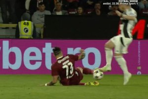 Acuzații după CFR Cluj - U Cluj: „Kovacs a fost influențat de VAR să nu ofere!” Acuzații după CFR Cluj - U Cluj: „Kovacs a fost influențat de VAR să nu ofere!”