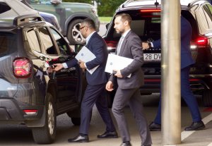 Nicușor Dan declară că a avut loc semnarea demisiilor miniștrilor PSD și a interimatului: „Îmi voi menține funcția de mediator”. Nicușor Dan declară că a avut loc semnarea demisiilor miniștrilor PSD și a interimatului: „Îmi voi menține funcția de mediator”.