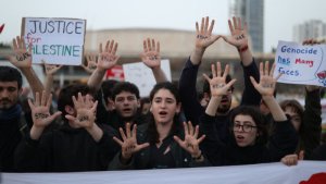 Proteste în Tel Aviv împotriva conflictului cu Iranul: „Nu atacați, discutați!”. Confruntări violente cu... Proteste în Tel Aviv împotriva conflictului cu Iranul: „Nu atacați, discutați!”. Confruntări violente cu...