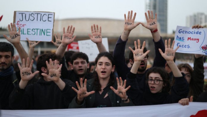 Proteste în Tel Aviv împotriva conflictului cu Iranul: „Nu atacați, discutați!”. Confruntări violente cu... Proteste în Tel Aviv împotriva conflictului cu Iranul: „Nu atacați, discutați!”. Confruntări violente cu...