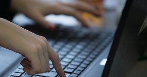 Reacția Ministerului Apărării la informațiile apărute despre zeci de conturi de e-mail ale Forțelor Aeriene... Reacția Ministerului Apărării la informațiile apărute despre zeci de conturi de e-mail ale Forțelor Aeriene...