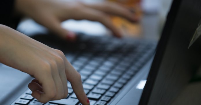 Reacția Ministerului Apărării la informațiile apărute despre zeci de conturi de e-mail ale Forțelor Aeriene... Reacția Ministerului Apărării la informațiile apărute despre zeci de conturi de e-mail ale Forțelor Aeriene...