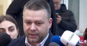 Ciprian Ciucu, solicitat să comenteze despre probabilitățile moțiunii de cenzură: Este o chestiune de tactică. Între cinci și zece voturi sunt absente pentru... Ciprian Ciucu, solicitat să comenteze despre probabilitățile moțiunii de cenzură: Este o chestiune de tactică. Între cinci și zece voturi sunt absente pentru...