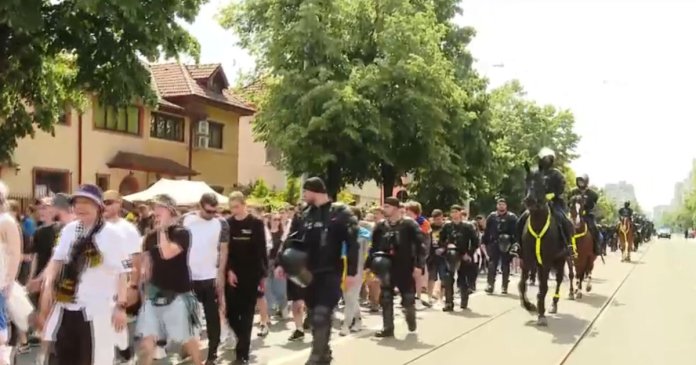 Concert cu risc în București: Mii de fani ai lui Max Korzh pe străzi, autoritățile în stare de alertă Concert cu risc în București: Mii de fani ai lui Max Korzh pe străzi, autoritățile în stare de alertă