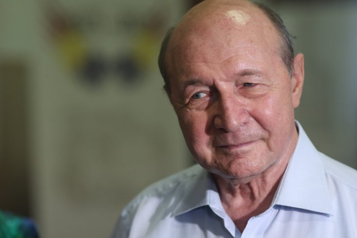 Cum s-ar comporta Traian Băsescu în locul lui Nicușor Dan și prezicerea sa: „Vă ofer un document” Cum s-ar comporta Traian Băsescu în locul lui Nicușor Dan și prezicerea sa: „Vă ofer un document”