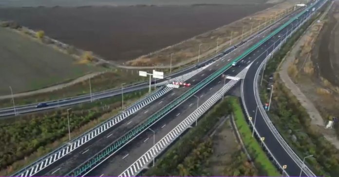 „Livrare pe Autostrada Moldovei A7: Oficial al MT declară că în fiecare zi sunt livrate mai mult de 10.000 de tone.. „Livrare pe Autostrada Moldovei A7: Oficial al MT declară că în fiecare zi sunt livrate mai mult de 10.000 de tone...”