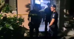 Triplă omor în Târgu Jiu: Bunica împreună cu cei doi nepoți au fost găsiți fără suflare în locuință. Triplă omor în Târgu Jiu: Bunica împreună cu cei doi nepoți au fost găsiți fără suflare în locuință.