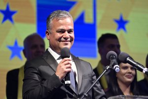Adrian Veștea a dezvăluit compunerea miniștrilor pentru noul Guvern și se îndreaptă către Parlament Adrian Veștea a dezvăluit compunerea miniștrilor pentru noul Guvern și se îndreaptă către Parlament. Cine va face parte din cabinetul său?