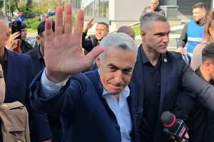 Călin Georgescu, acuzat de „antiromânism” de către Bolojan. Legături suspecte între avorturi și anularea alegerilor. Călin Georgescu, acuzat de „antiromânism” de către Bolojan. Legături suspecte între avorturi și anularea alegerilor.