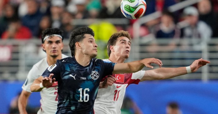 CM 2026: Paraguay înfruntă Turcia, reușind să câștige chiar și cu un om mai puțin într-o repriză. CM 2026: Paraguay înfruntă Turcia, reușind să câștige chiar și cu un om mai puțin într-o repriză.