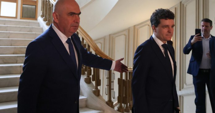 Ilie Bolojan: I-am prezentat lui Nicușor Dan două alternative pentru a trece peste criza politică. Sunt disponibile opțiuni... Ilie Bolojan: I-am prezentat lui Nicușor Dan două alternative pentru a trece peste criza politică. Sunt disponibile opțiuni...