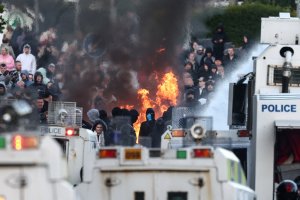 MAE informează despre mutarea temporară a tuturor românilor impactați de manifestațiile din Belfast MAE informează despre mutarea temporară a tuturor românilor impactați de manifestațiile din Belfast