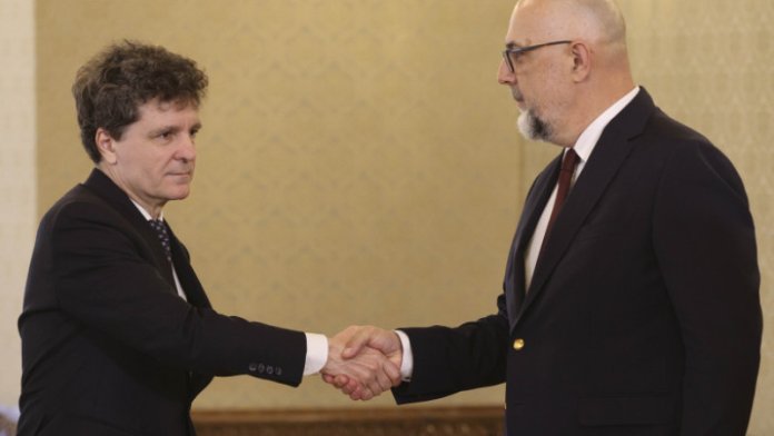Nicușor Dan cere formațiunilor politice să propună opțiuni pentru un guvern minoritar Nicușor Dan cere formațiunilor politice să propună opțiuni pentru un guvern minoritar