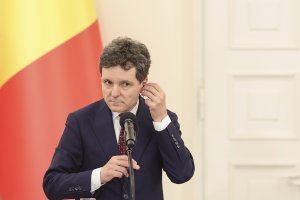 Reacția ministrului Apărării în urma urmăririi penale a generalului Vlad: „O situație deloc plăcută; vom evalua împreună cu președintele” Reacția ministrului Apărării în urma urmăririi penale a generalului Vlad: „O situație deloc plăcută; vom evalua împreună cu președintele”