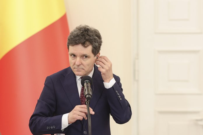 Reacția ministrului Apărării în urma urmăririi penale a generalului Vlad: „O situație deloc plăcută; vom evalua împreună cu președintele” Reacția ministrului Apărării în urma urmăririi penale a generalului Vlad: „O situație deloc plăcută; vom evalua împreună cu președintele”