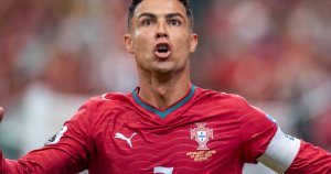 Reușita lui CR7 la CM 2026: Cristiano Ronaldo se transformă în primul jucător de fotbal din istorie care marchează în șase competiții... Reușita lui CR7 la CM 2026: Cristiano Ronaldo se transformă în primul jucător de fotbal din istorie care marchează în șase competiții...