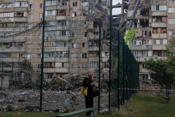 Atac devastator asupra Kievului înainte de summitul NATO: Clădiri în flăcări și imagini șocante în Capitală / Minimum 9 morți și 34 de răniți Atac devastator asupra Kievului înainte de summitul NATO: Clădiri în flăcări și imagini șocante în Capitală / Minimum 9 morți și 34 de răniți
